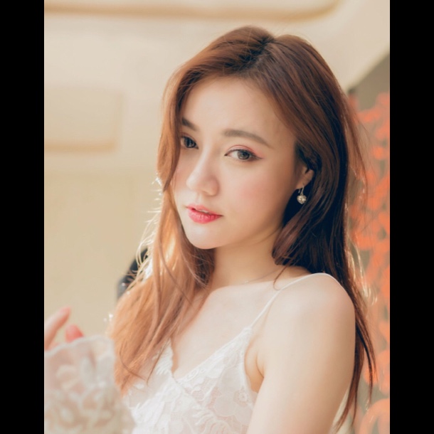 甜美少妇